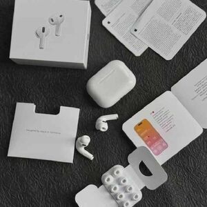 Apple White Wireless Earbuds with Charging Case and Extra Ear Tips